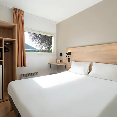 Kyriad Eco Lille Sud - Godault Hotel